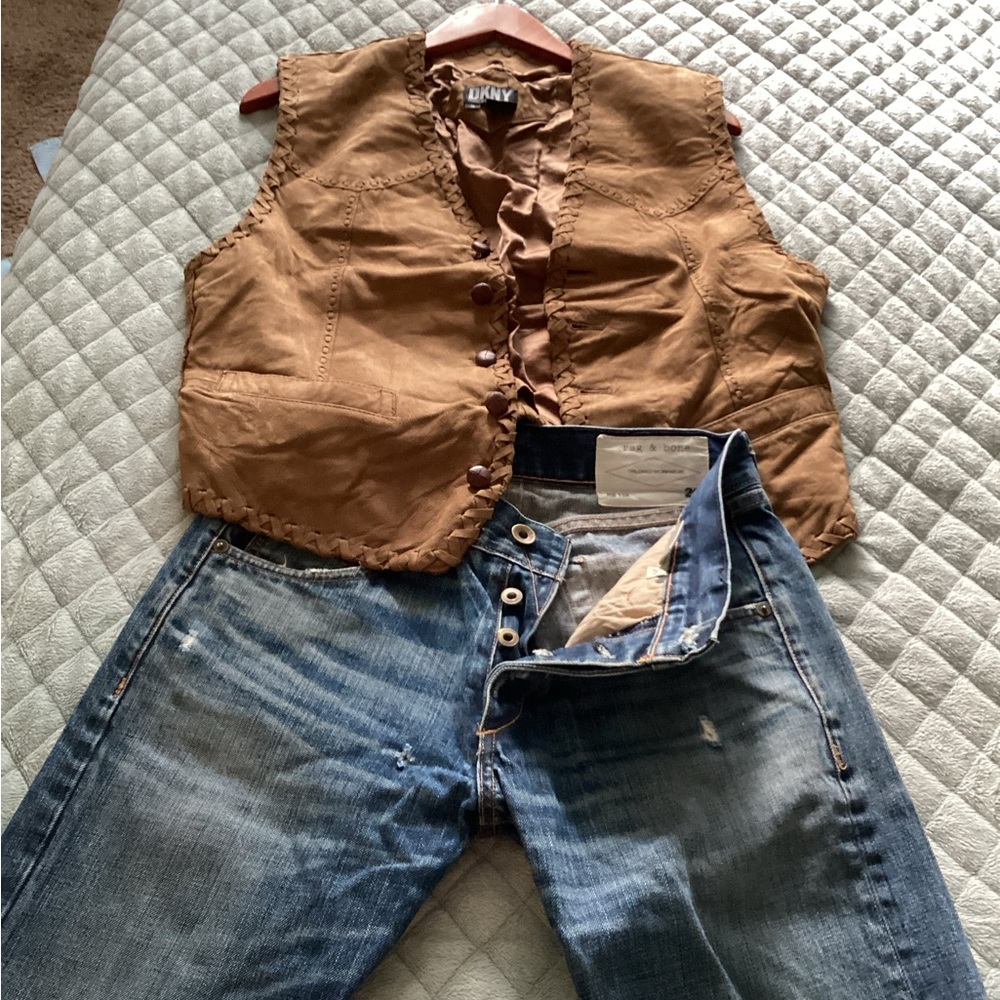 Rag and Bone RB15X Button Fly Jeans-Pre owned gently worn. Size 29